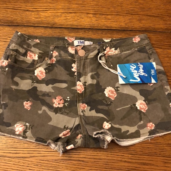 YMI Love jeans SHORTS juniors size 9 Camo floral mid rise NWT - Picture 10 of 10